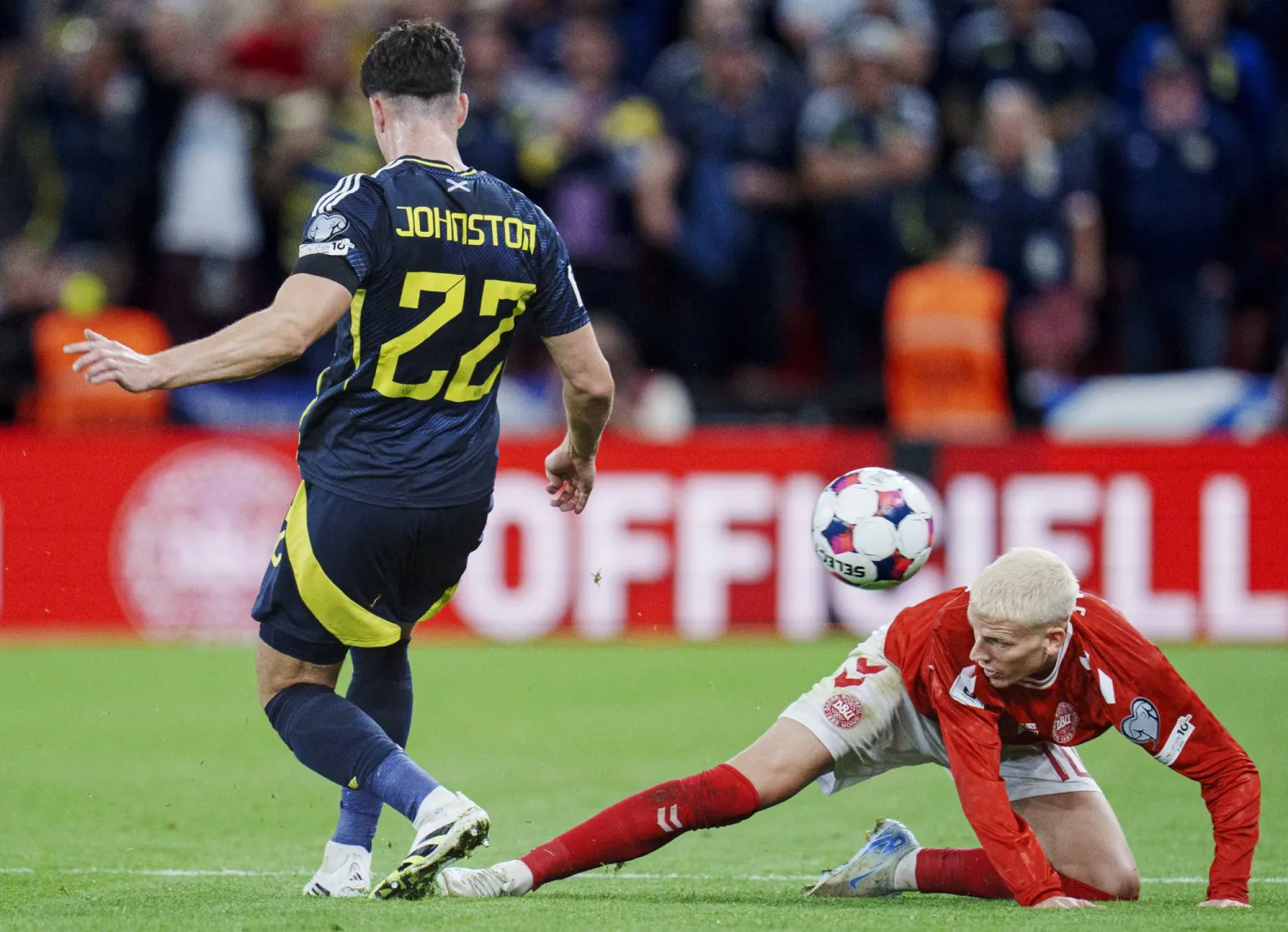 الدنمارك تعادلت سلبيا مع اسكوتلندا (إ.ب.أ)