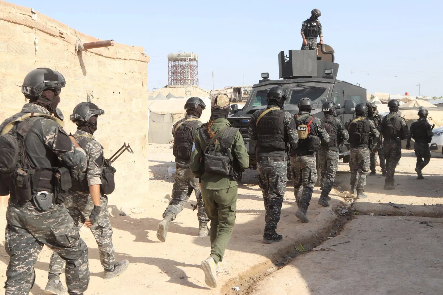 Asayish forces at the al-Hol camp in Syria. (Asharq Al-Awsat)