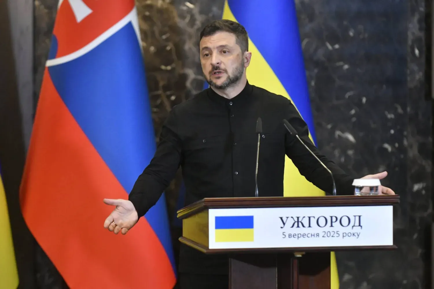 Ukrayna Devlet Başkanı Volodimir Zelenskiy basın toplantısında konuşuyor (DPA)