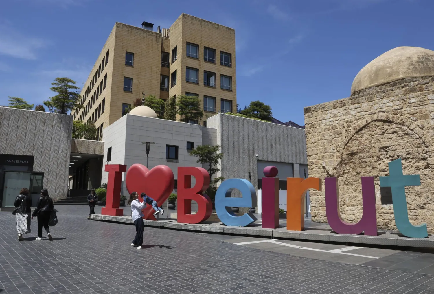 صورة عامة من وسط مدينة بيروت (رويترز)