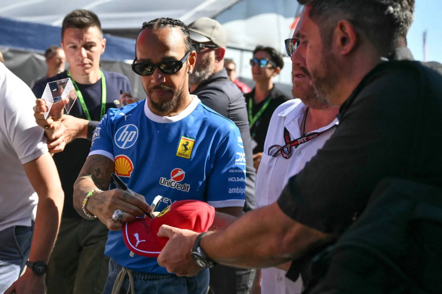 لويس هاميلتون سائق «فيراري» يستعد لسباق حلبة مونزا (أ.ف.ب)