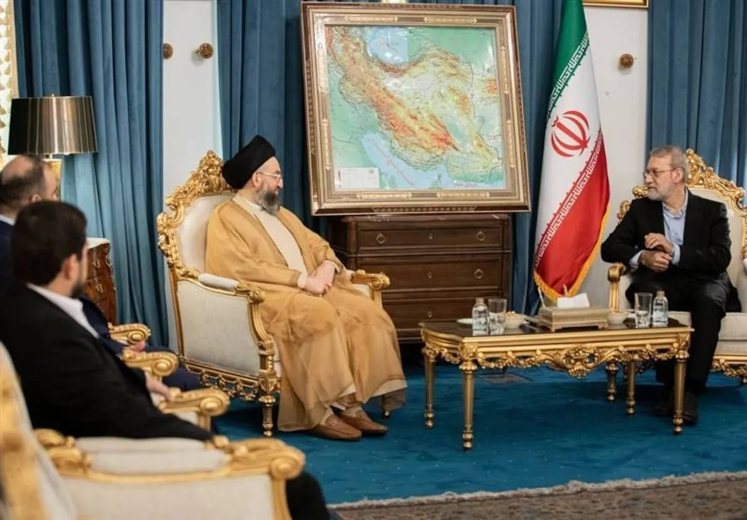 أمين المجلس الأعلى للأمن القومي الإيراني علي لاريجاني مستقبلاً عمار الحكيم في طهران (تسنيم)