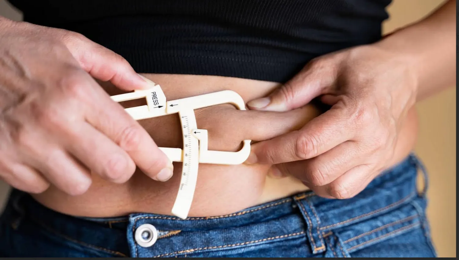 يتم حالياً تقدير الدهون الحشوية التي تحيط بأعضاء الجسم باستخدام أساليب مثل مؤشر كتلة الجسم (جامعة إديث كوان)