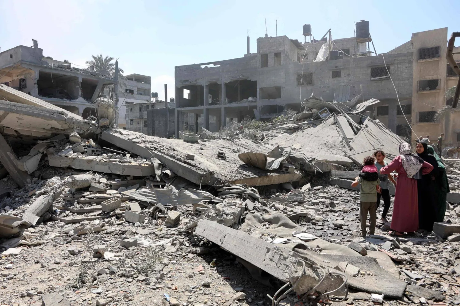 Palestinians check the rubble after an Israeli strike levelled the al-Tawheed Wal Sunna mosque in the Daraj neighborhood of Gaza City on September 7, 2025. (Photo by Omar AL-QATTAA / AFP)