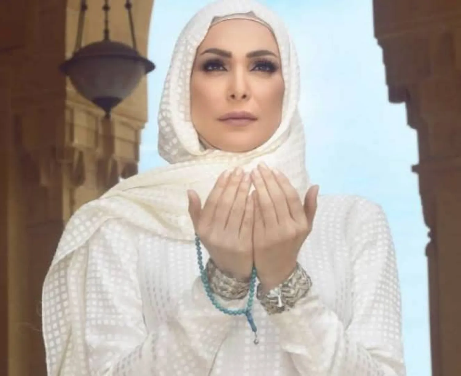 الفنانة اللبنانية أمل حجازي (حسابها على موقع فيسبوك)