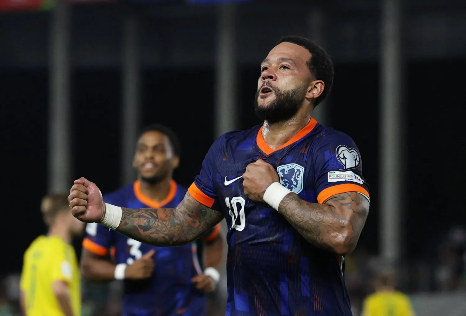 المهاجم ممفيس ديباي (رويترز)