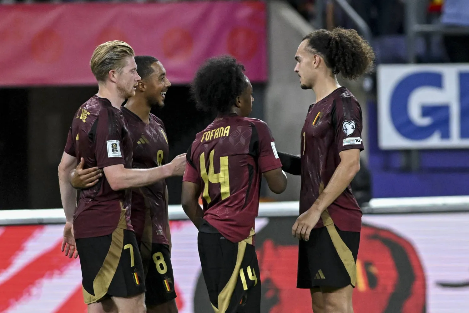 احتفالية لاعبي بلجيكا بالأهداف تكررت 6 مرات أمام كازاخستان (إ.ب.أ)