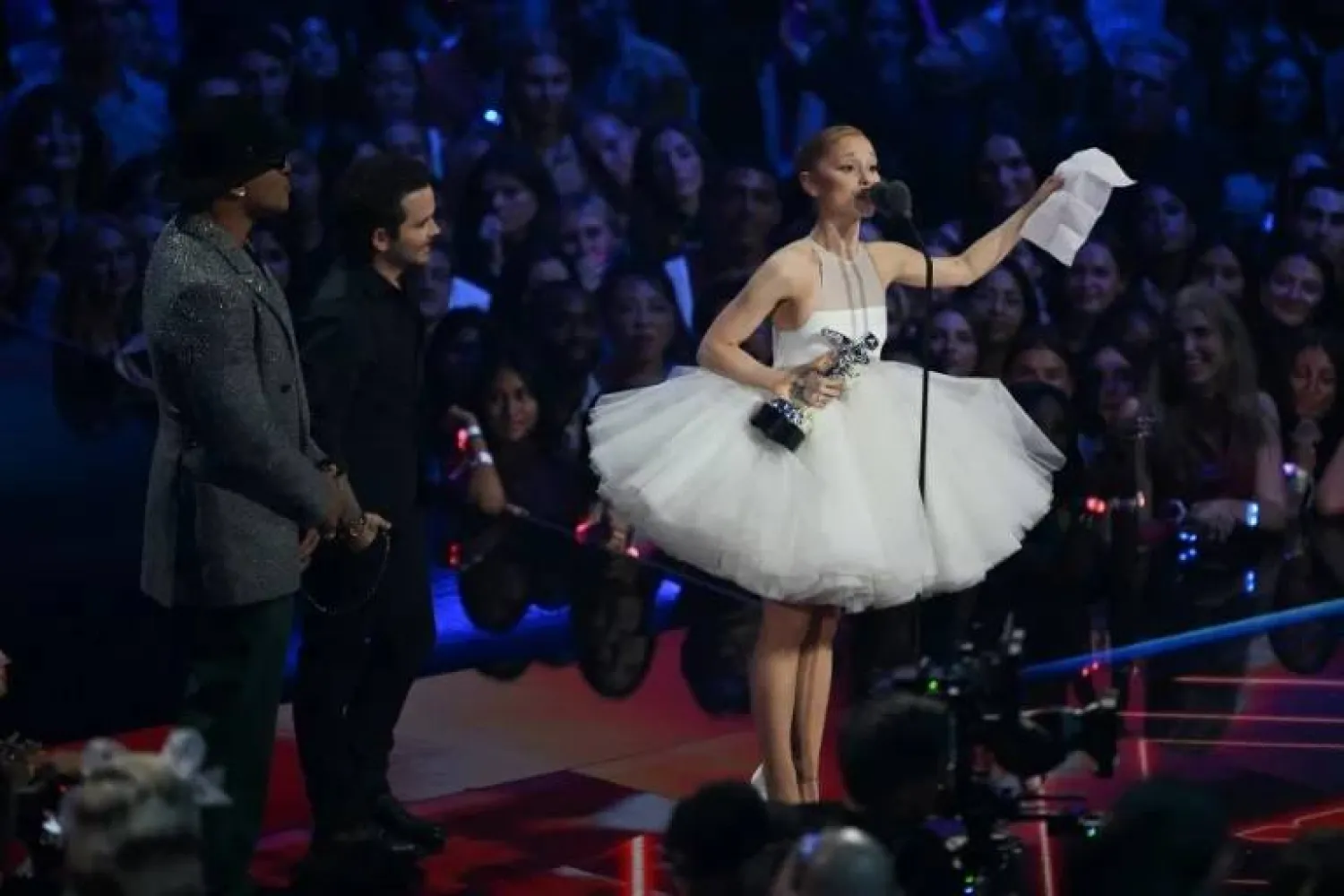 Ariana Grande accepts her award for Video of the Year for her song "Brighter Days Ahead" in Elmont, New York. ANGELA WEISS / AFP
