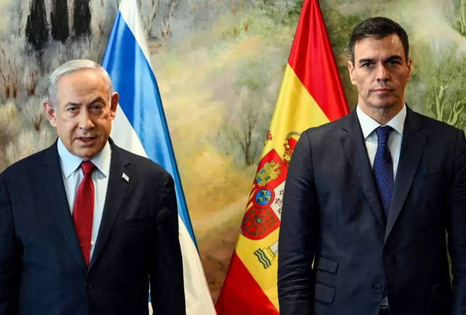 رئيس الوزراء الإسرائيلي بنيامين نتنياهو مع نظيره الإسباني بيدرو سانشيز خلال اجتماعهما بالقدس في نوفمبر الماضي (أ.ف.ب)