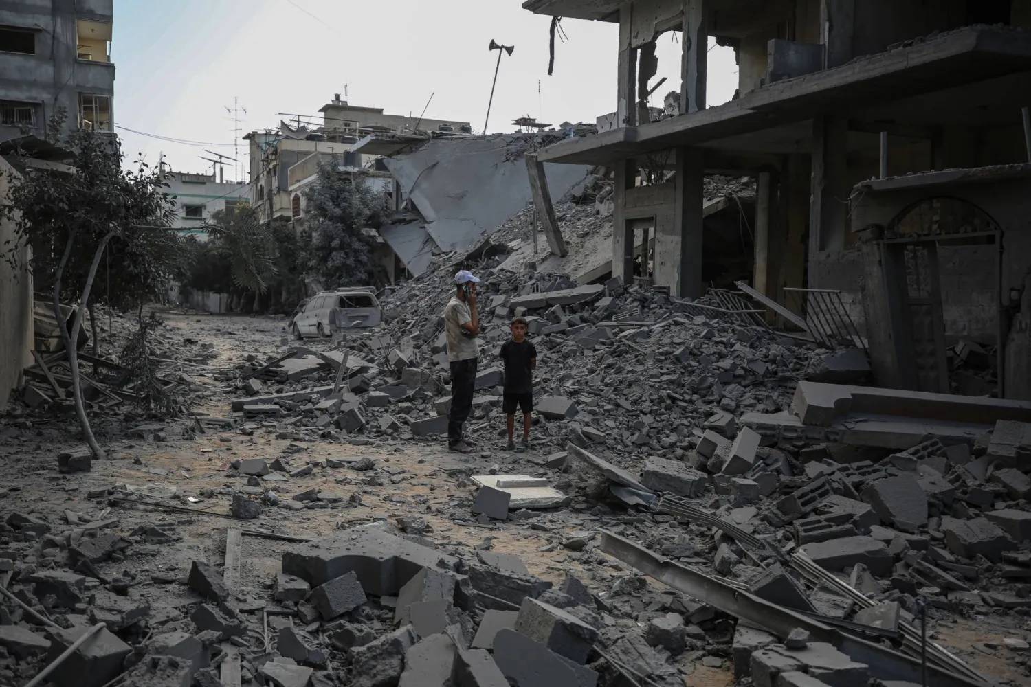 08 September 2025, Palestinian Territories, Gaza: Palestinians inspect the damage at the site of an overnight Israeli strike on a house in Al-Yarmouk Street in Gaza City. (dpa)