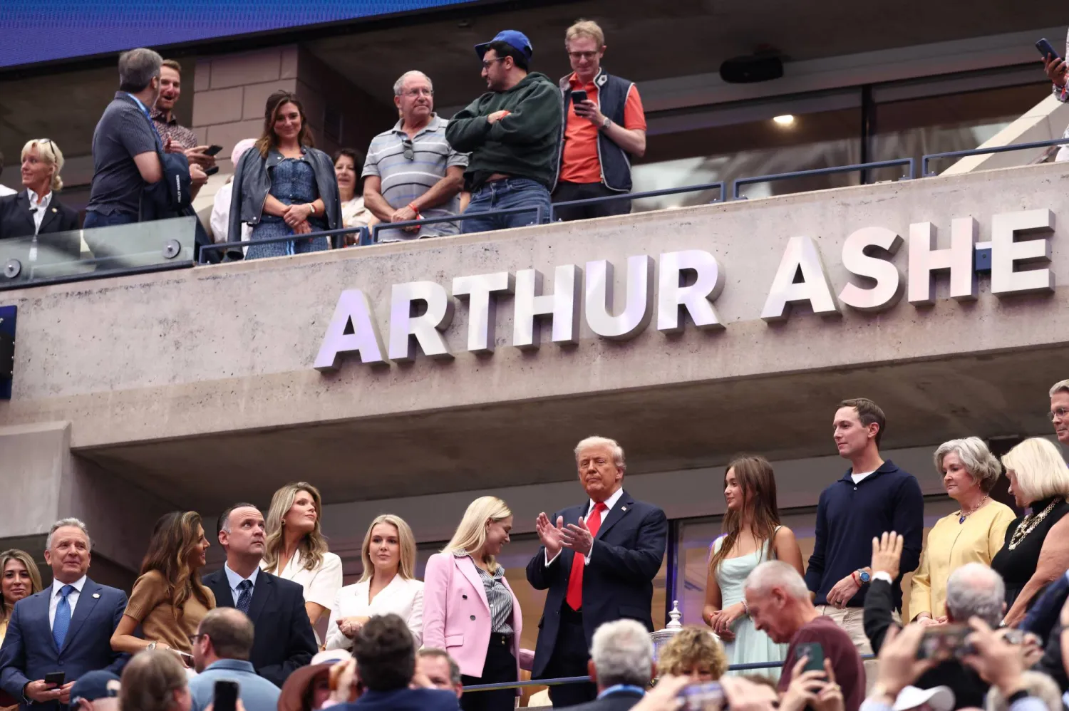 أقر المتحدث باسم «الاتحاد الأميركي للتنس» بالإرباك الذي واجهه المشجعون (رويترز)