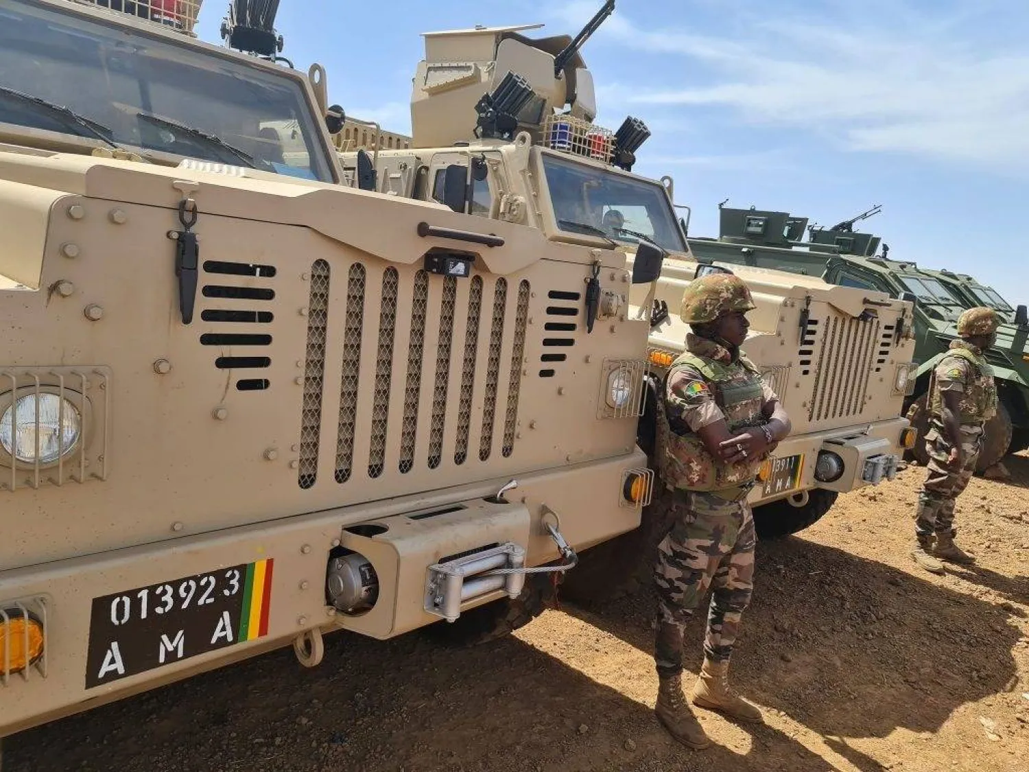 الجيش المالي يستعرض آليات ومعدات وأسلحة جديدة (إعلام محلي)