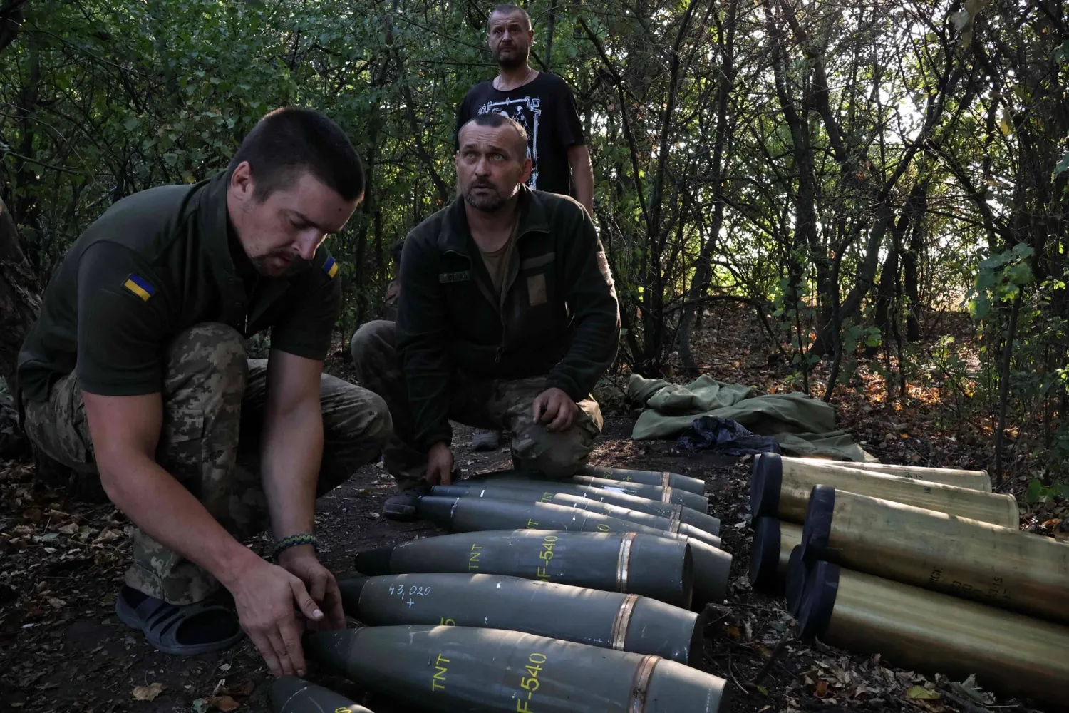 صورة ملتقطة في 5 سبتمبر 2025 تظهر جنوداً أوكرانيين في موقع بمنطقة زابورجيا بأوكرانيا وسط الغزو الروسي للبلاد (أ.ف.ب)