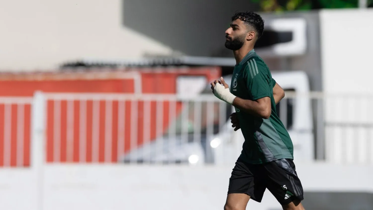 صالح أبو الشامات يغيب عن قائمة الأخضر في ودية التشيك (المنتخب السعودي)