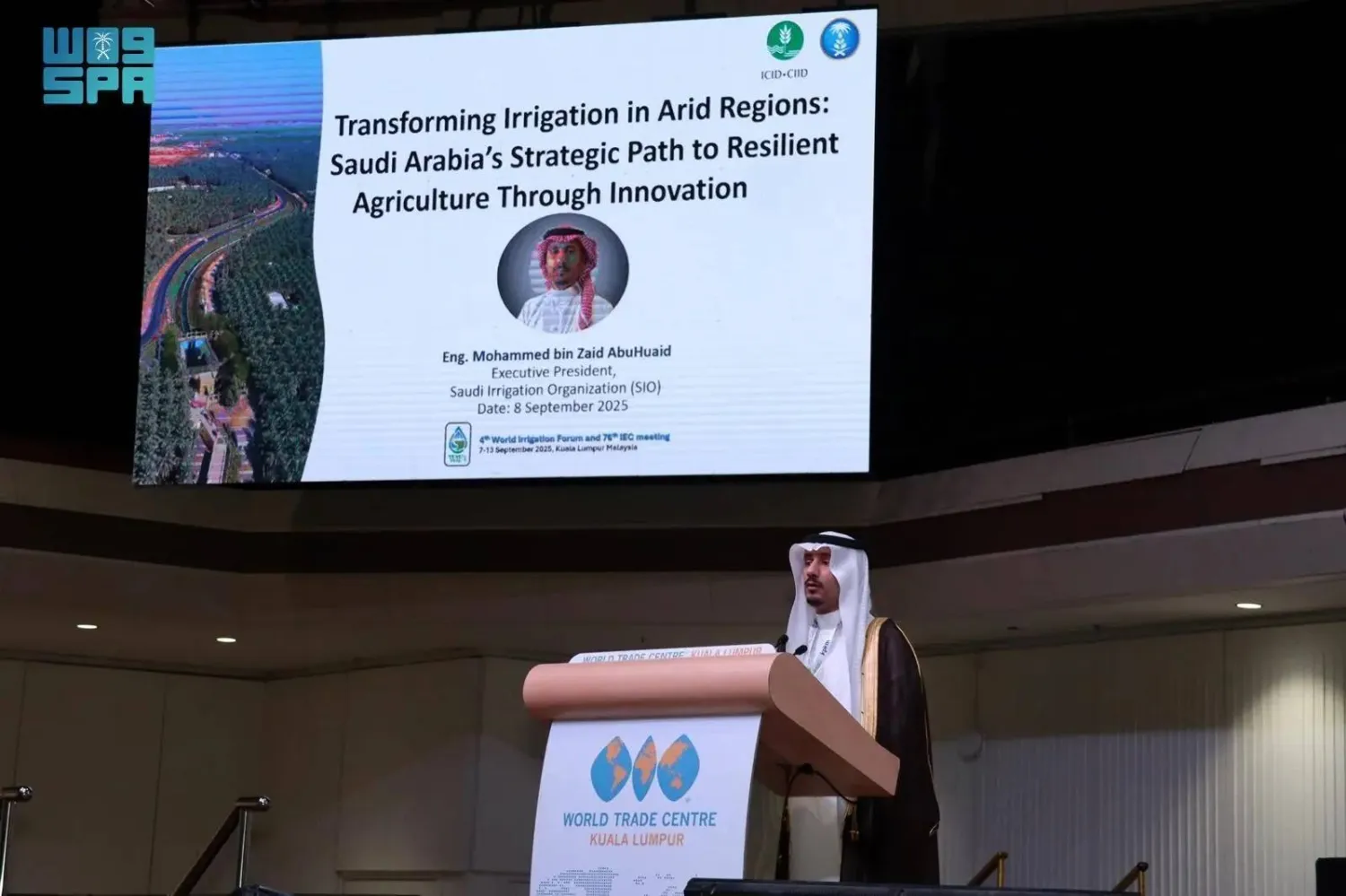 Saudi Irrigation Organization President Mohammed Abu Haid speaks at Monday's forum. (SPA)