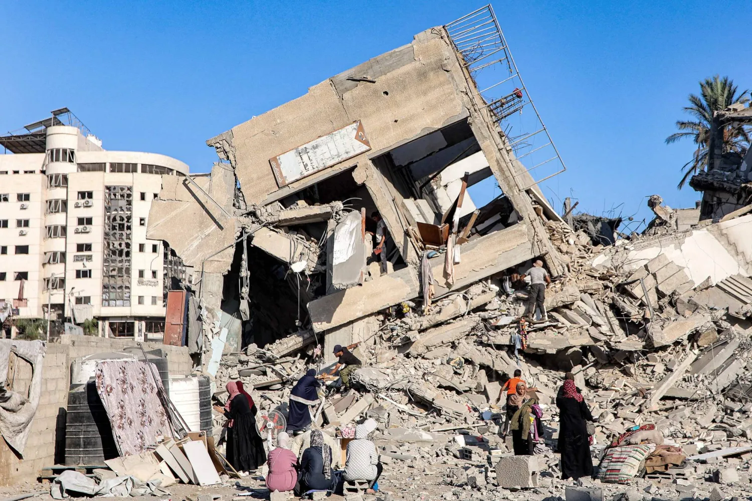 «أونروا»: غزة تُمحى من الوجود... وسكانها يُجبرون على الانتقال للمواصي