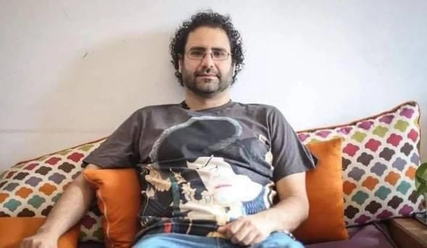 يتوقع صدور عفو رئاسي عن علاء عبد الفتاح الأيام المقبلة (حساب شقيقته على «فيسبوك»)