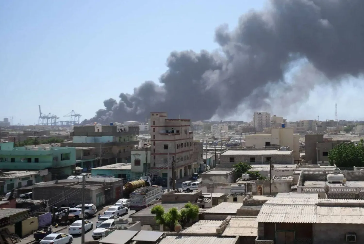 سحب الدخان في أفق الخرطوم نتيجة المعارك بين الجيش و«الدعم السريع» (أرشيفية - متداولة)