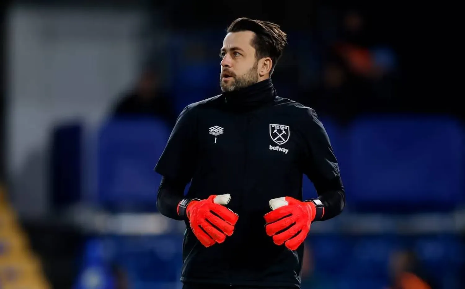 الحارس البولندي لوكاس فابيانسكي (رويترز)