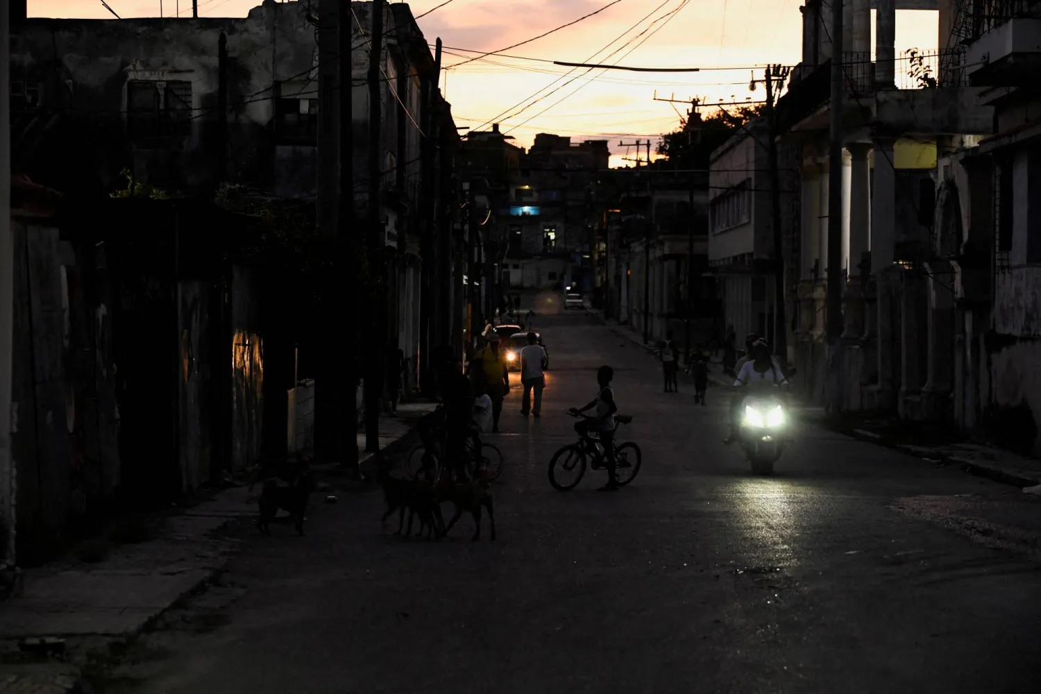 انقطاع التيار الكهربائي في هافانا مايو الماضي (رويترز)