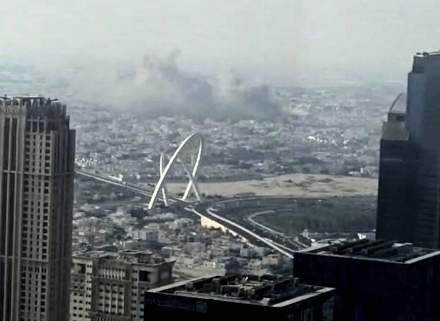 تصاعد الدخان جراء الغارة الإسرائيلية التي استهدفت قيادات من حركة «حماس» في الدوحة الثلاثاء (أ.ب)