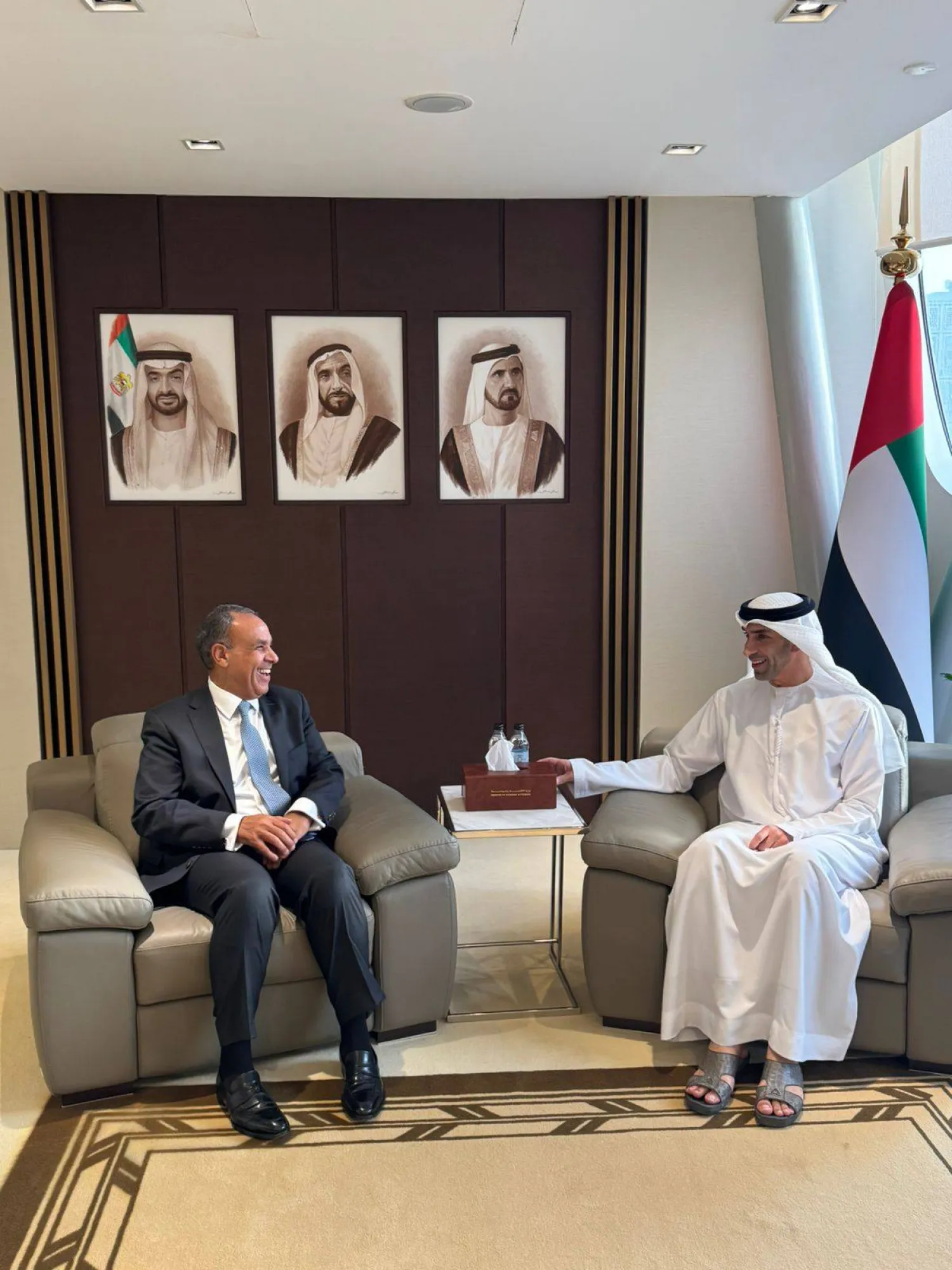 وزير الخارجية المصري بدر عبد العاطي خلال لقاء وزير التجارة الخارجية الإماراتي ثاني بن أحمد الزيودي (الخارجية المصرية)