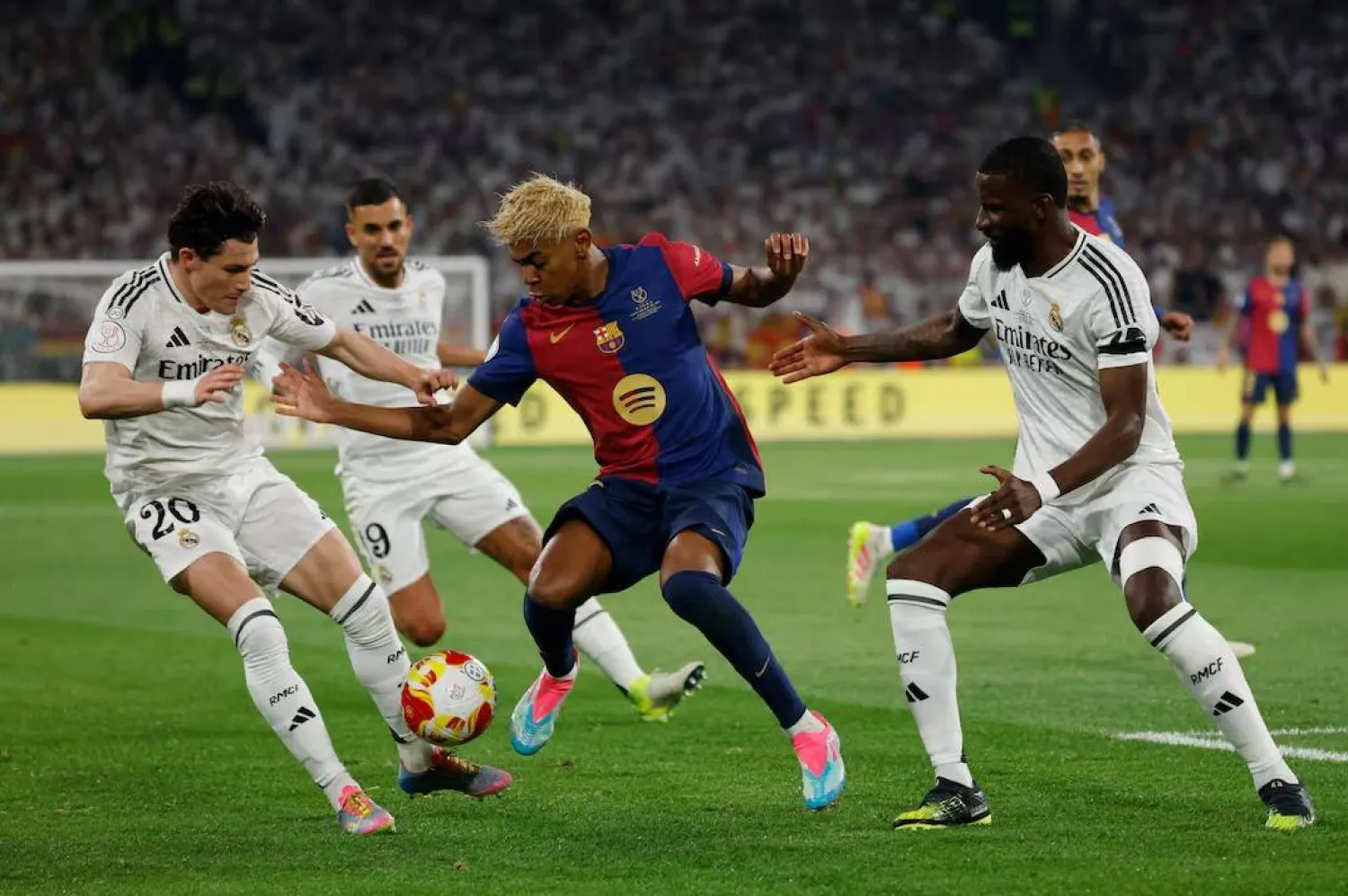 كلاسيكو ريال مدريد وبرشلونة بات الأشهر عالمياً (رويترز)