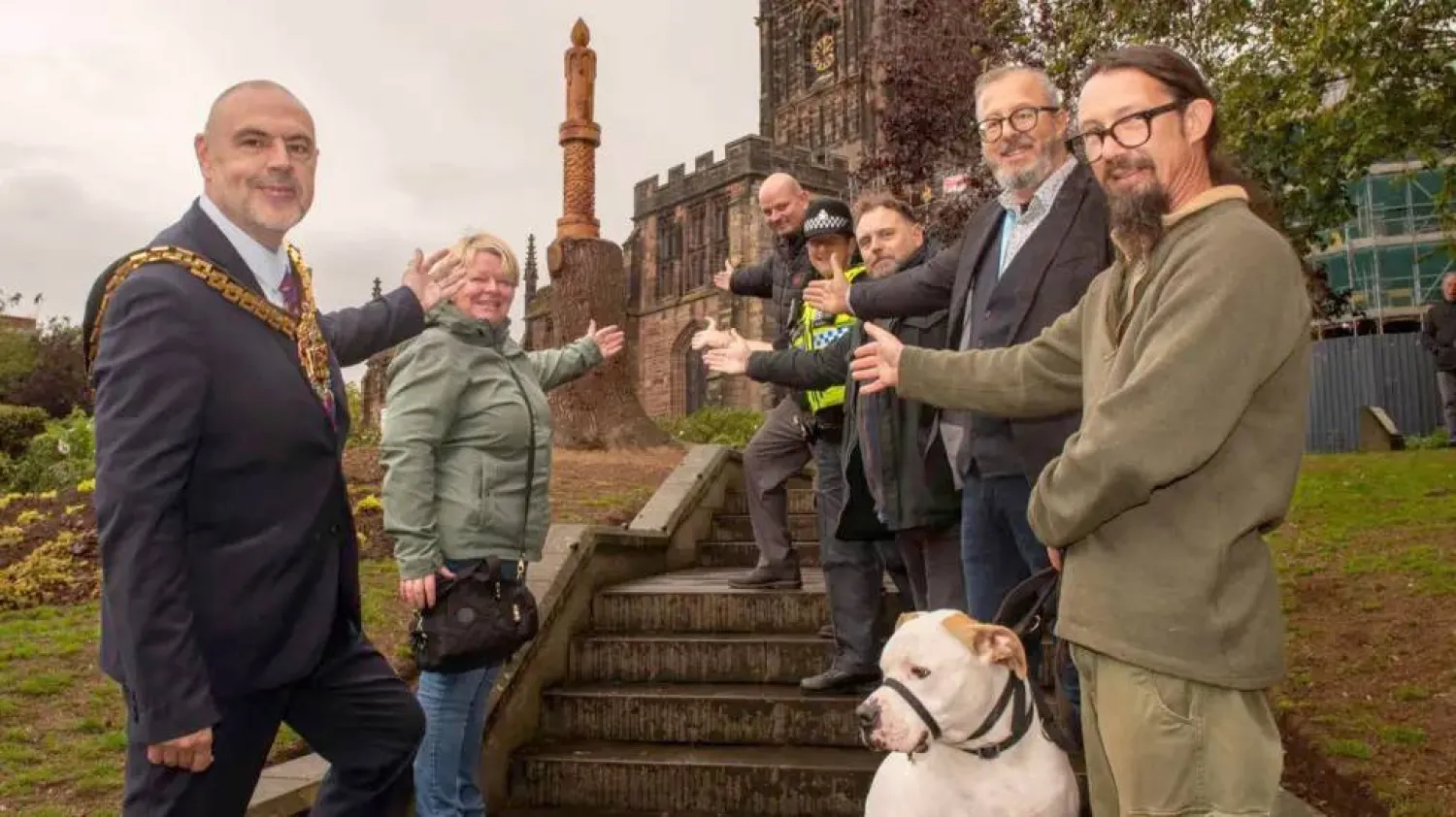 جذع محطَّم يتحوّل إلى رمز أمل (مجلس مدينة ولفرهامبتون)