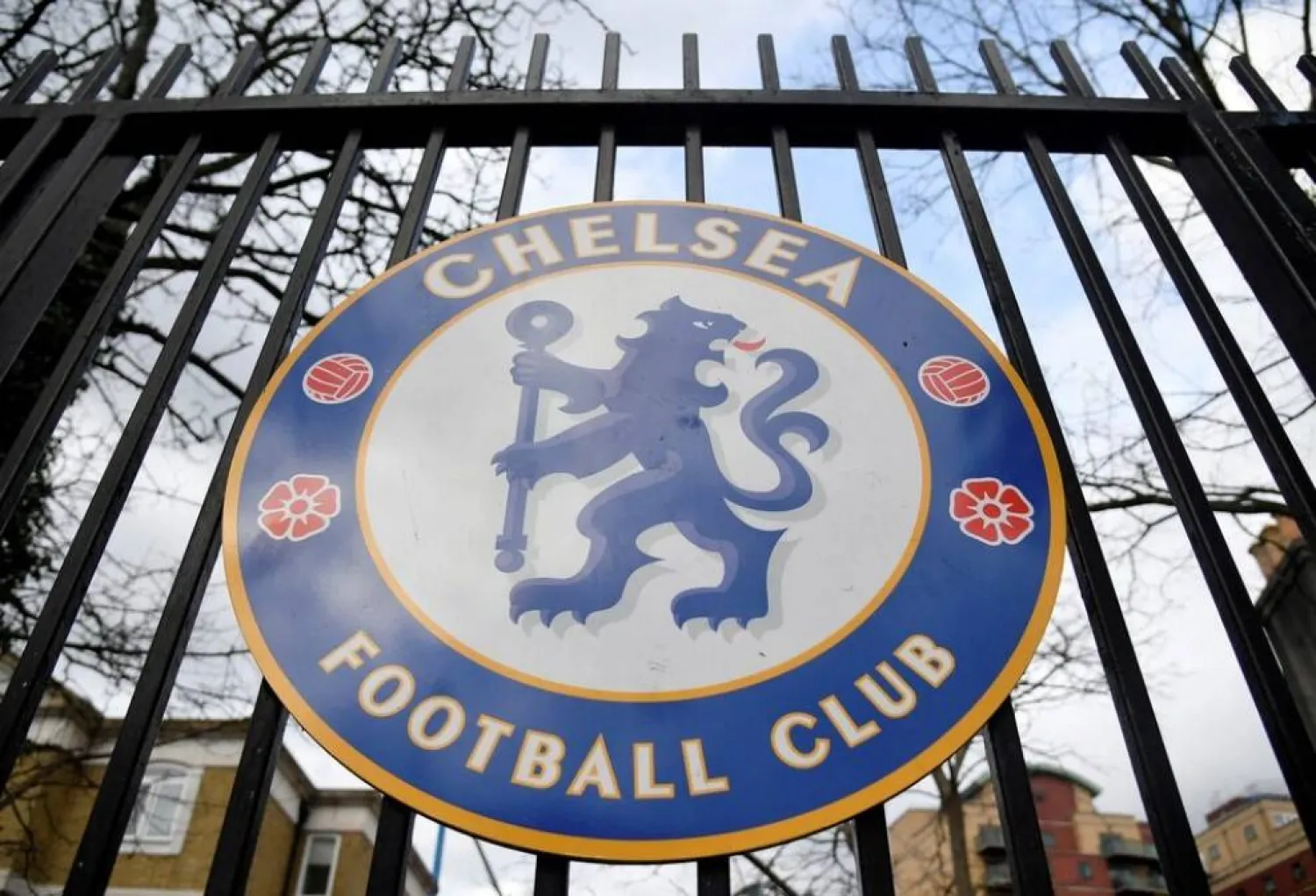 تشيلسي في مواجهة خطر خصم النقاط بعد 74 تهمة تتعلق بمدفوعات وكلاء