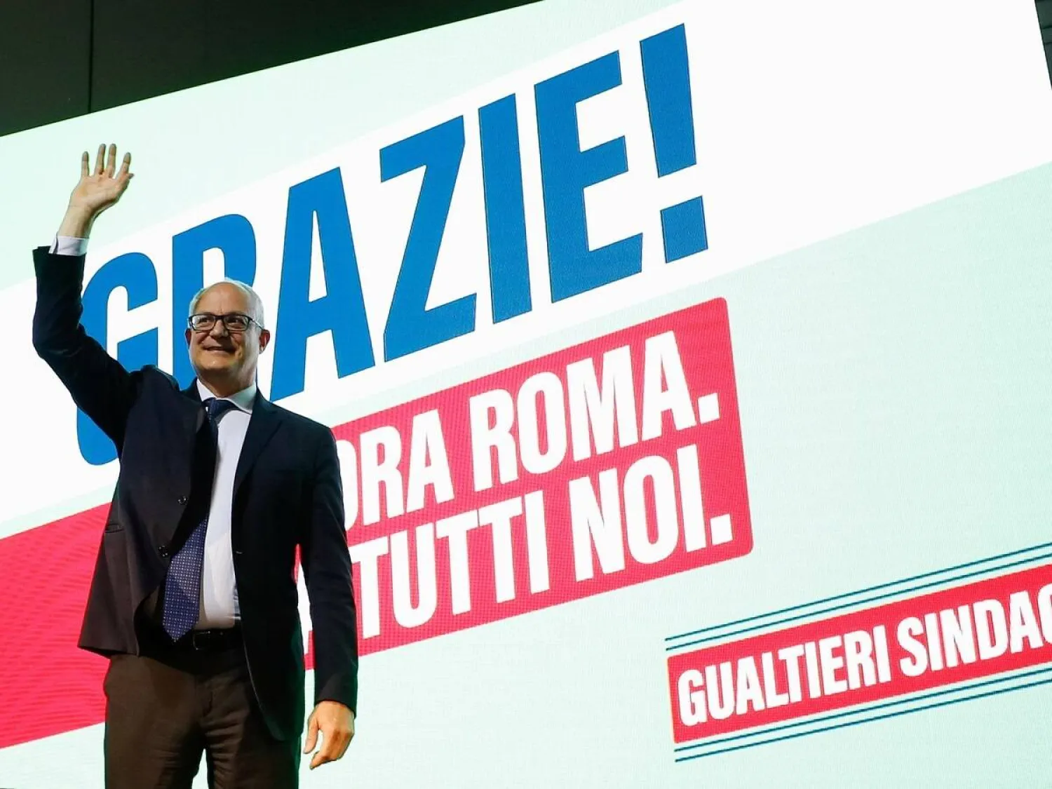 رئيس بلدية روما روبرتو غوالتييري (رويترز)