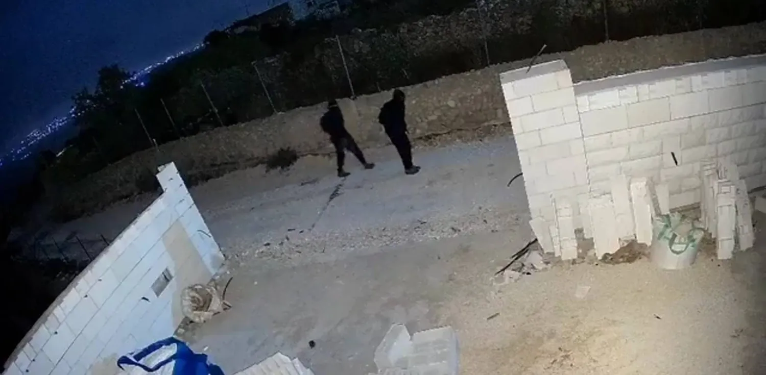 صورة من فيديو يُظهِر المهاجمين (إكس)