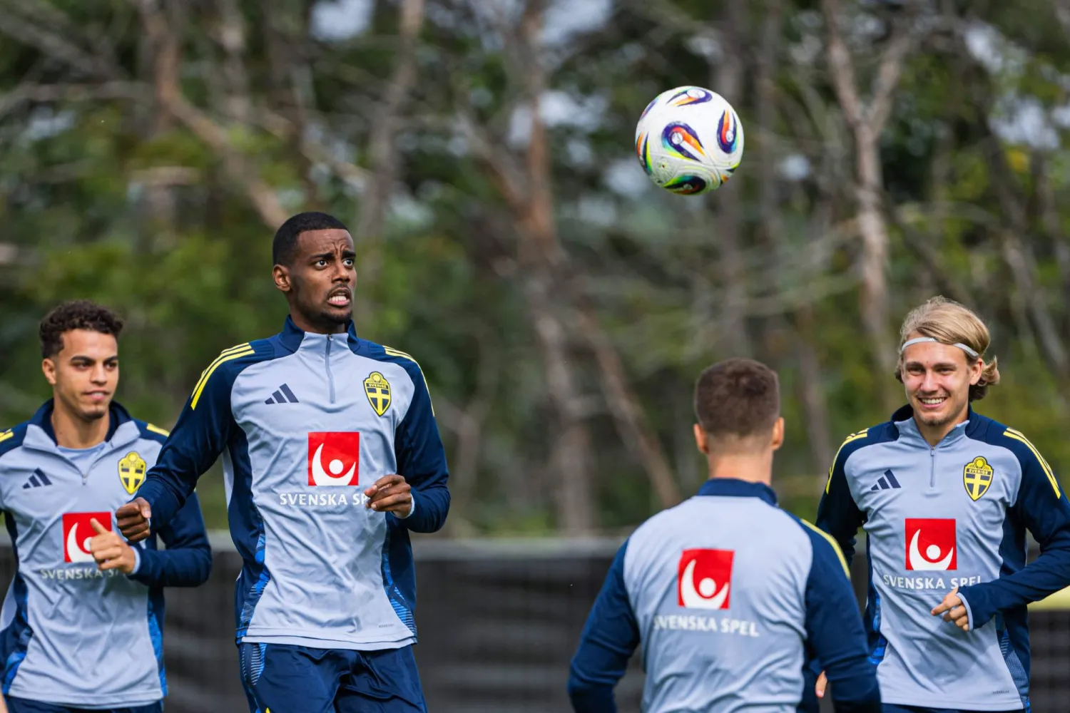 ألكسندر إيزاك خلال التدريبات (أ.ف.ب)