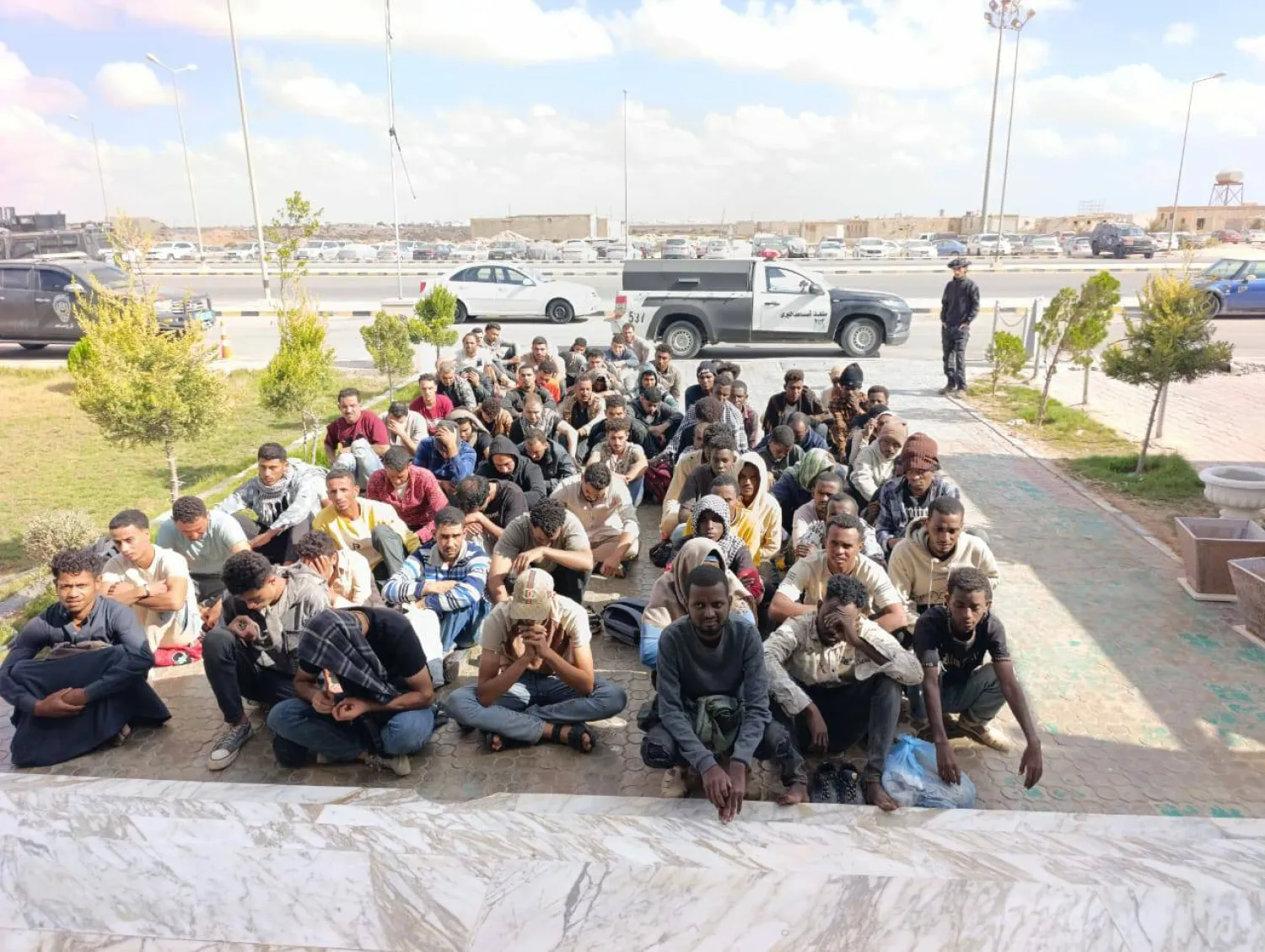 قال جهاز البحث الجنائي بشرقي ليبيا إنه عثر على المهاجرين في «ظروف غير إنسانية» (الجهاز)