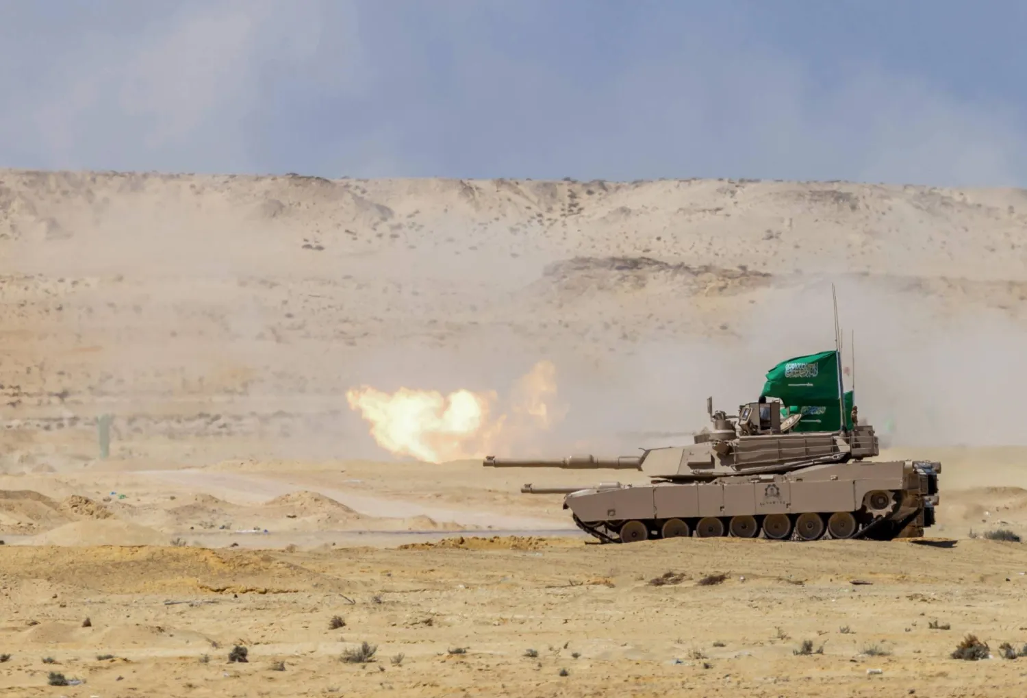 شهدت المرحلة الختامية للتمرين تنفيذ فرضيات قتالية بالآليات والمدرعات (الدفاع السعودية) 