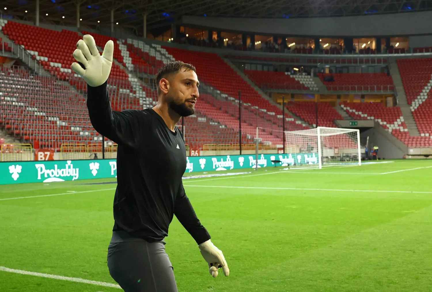 Football - World Cup - UEFA Qualifiers - Group I - Israel v Italy - Nagyerdei Stadion, Debrecen, Hungary - September 8, 2025 Italy's Gianluigi Donnarumma waves to fans after the match. (Reuters)
