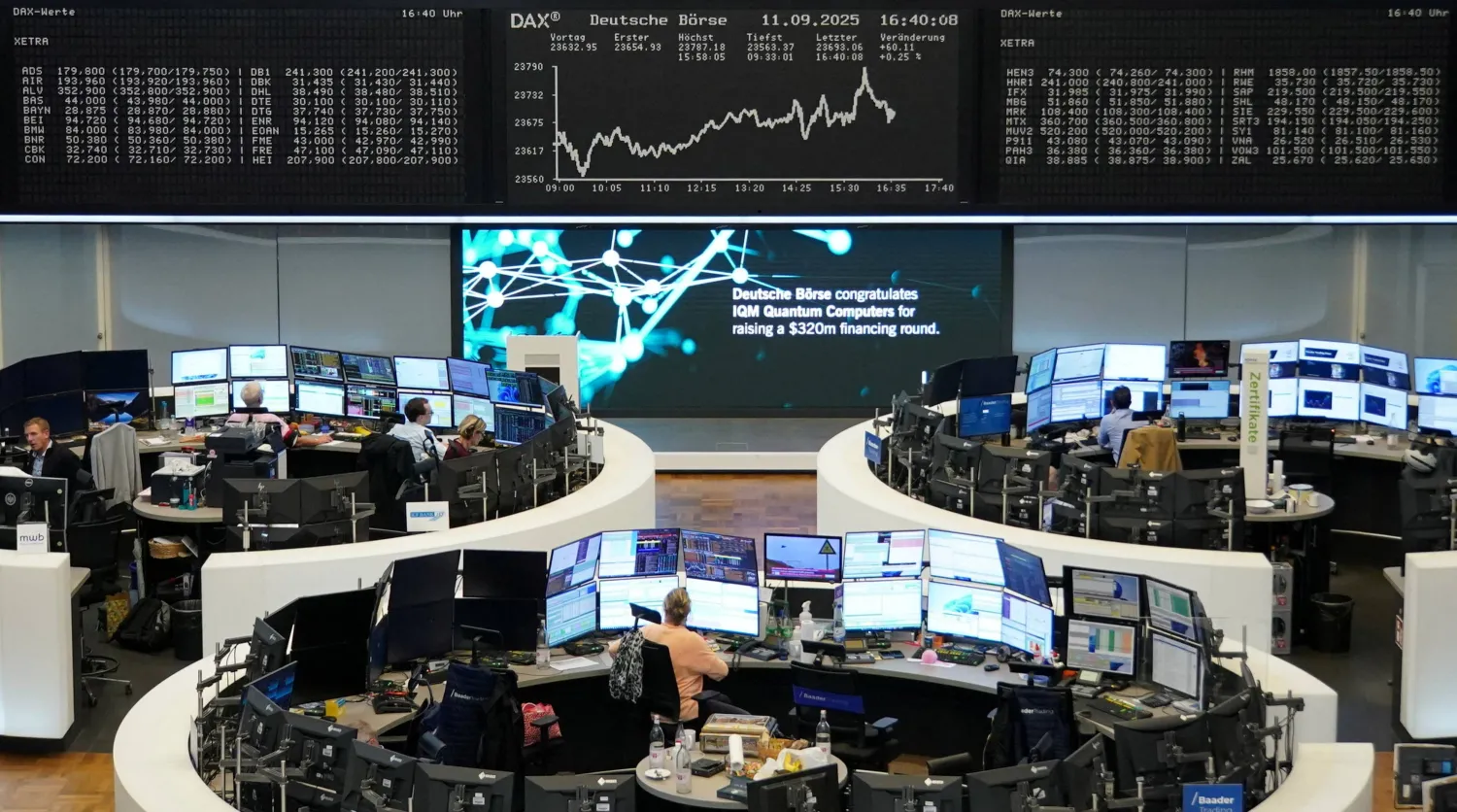 رسم بياني لمؤشر الأسهم الألماني «داكس» في بورصة فرانكفورت (رويترز)