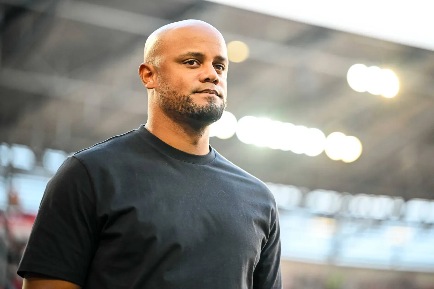 30 August 2025, Bavaria, Augsburg: Bayern Munich Coach Vincent Kompany arrives before the German Bundesliga soccer match between FC Augsburg and FC Bayern Munich at the WWK-Arena. (dpa)