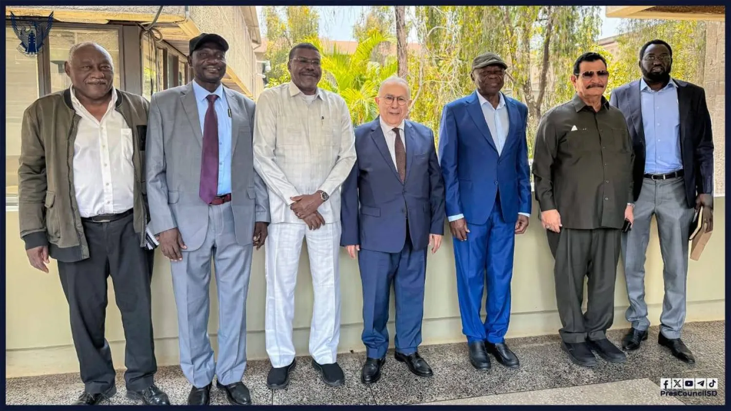 مبعوث الأمين العام للأمم المتحدة مع وفد حكومة تأسيس (صفحة المجلس الرئاسي لحكومة تأسيس على «فيسبوك»)