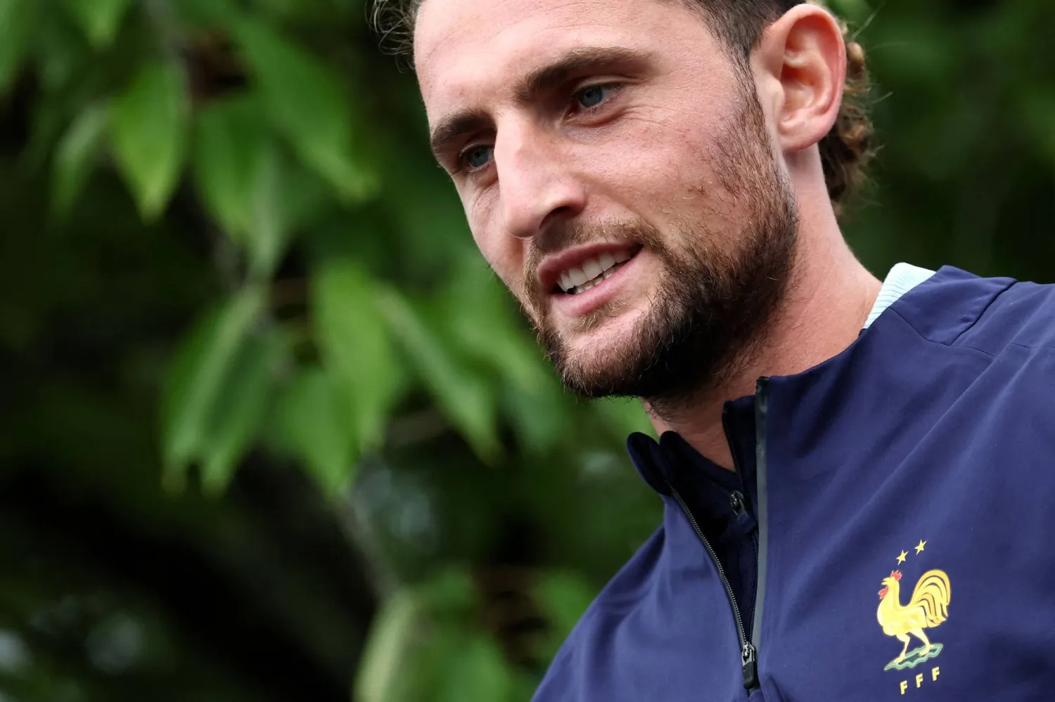 لاعب الوسط الفرنسي لنادي ميلان أدريان رابيو (أ.ف.ب)