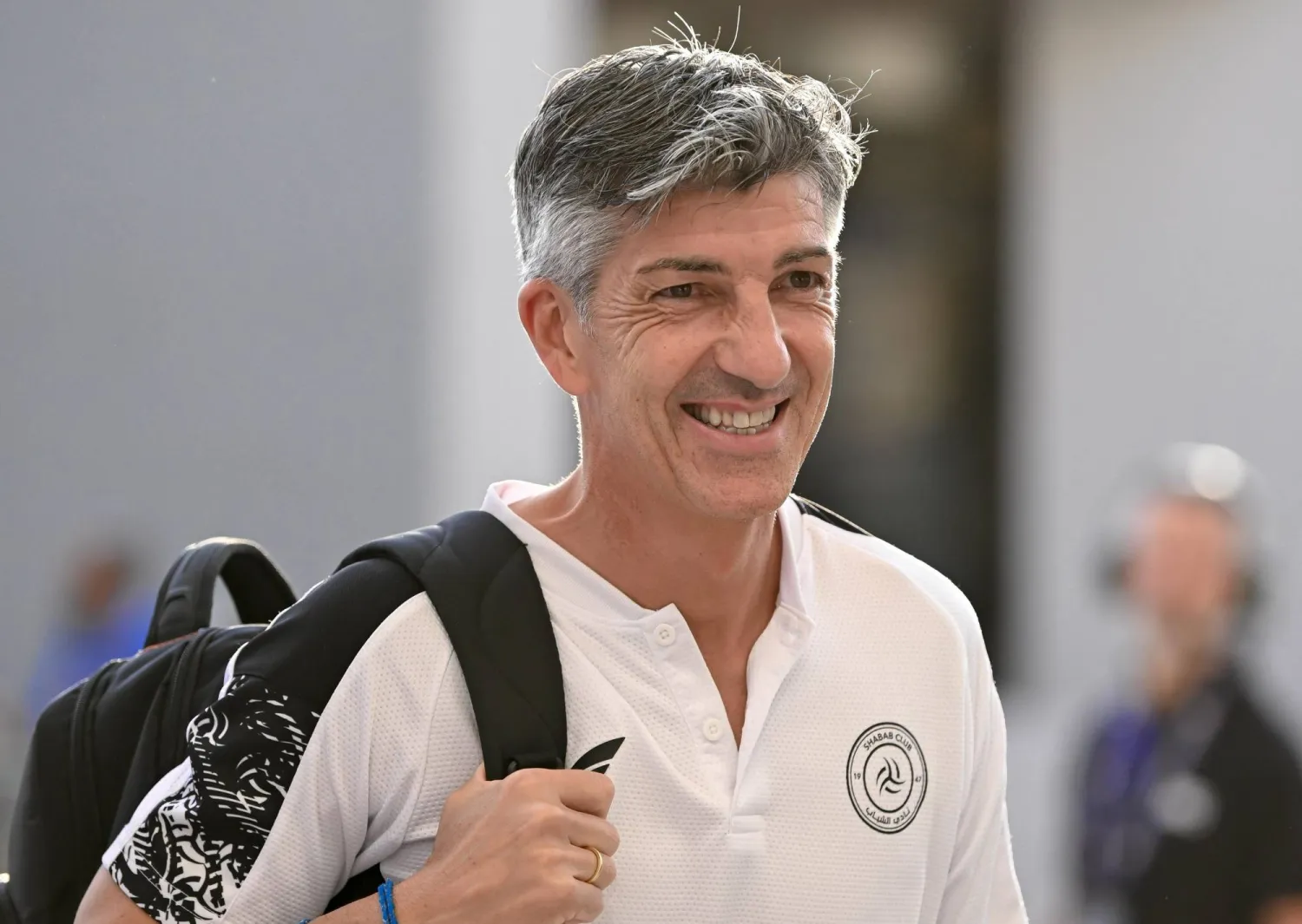 إيمانويل ألغواسيل مدرب فريق الشباب يحقق الفوز الأول للفريق (نادي الشباب) 