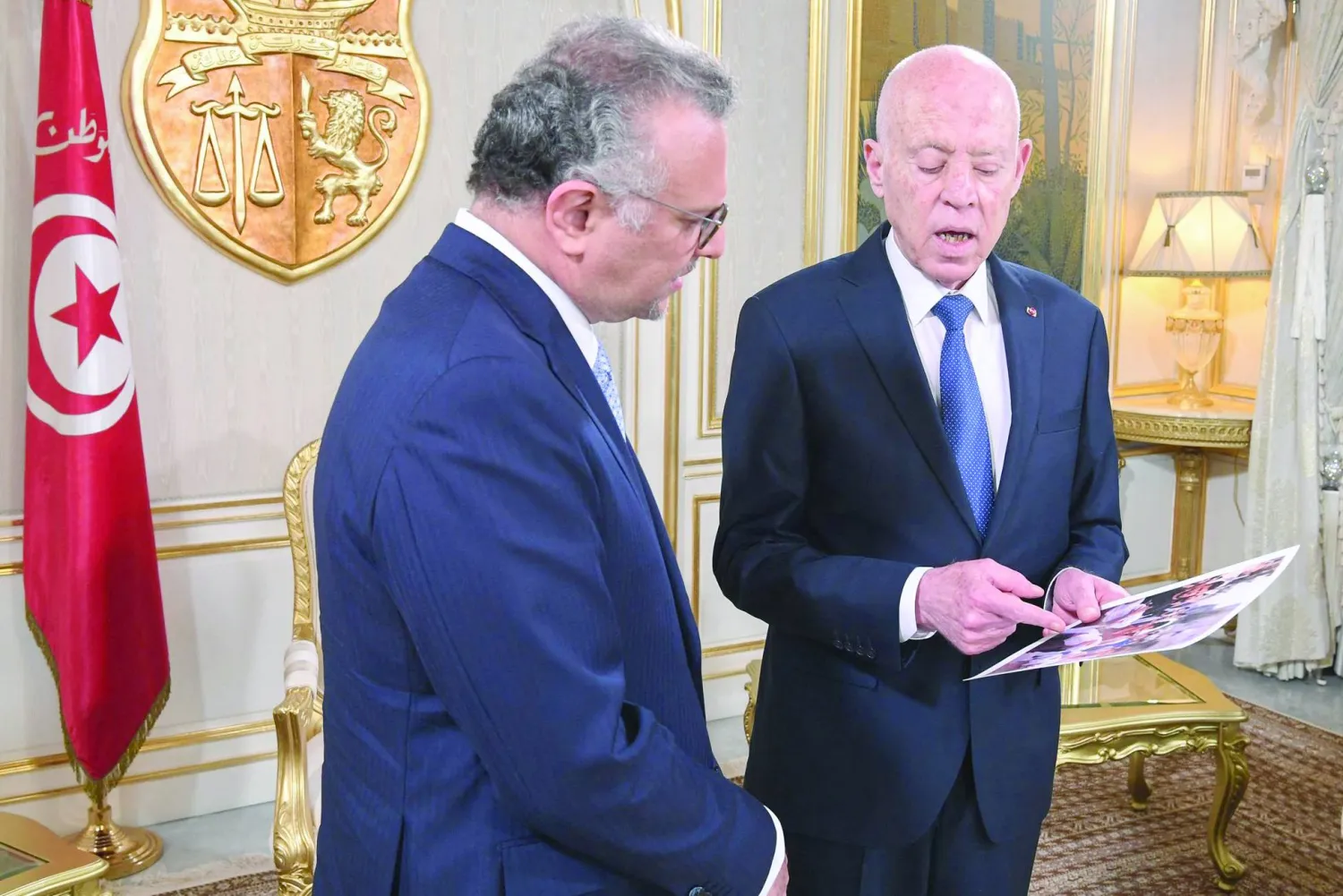 الرئيس قيس سعيّد مع مسعد بولس مستشار الرئيس ترمب (أ.ف.ب)