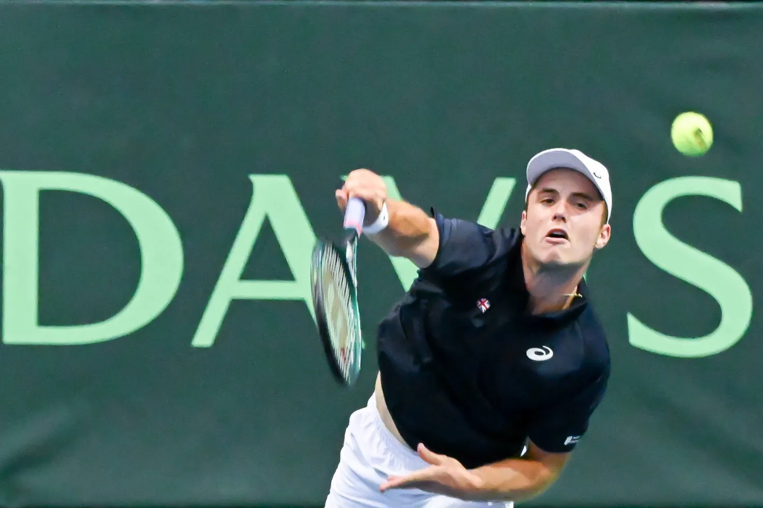  آرثر فيري قاد منتخب بلاده للفوز على بولندا (إ.ب.أ)