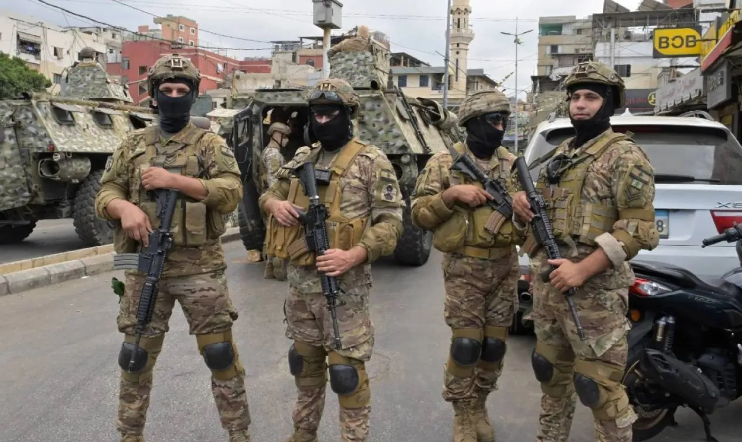 Lebanese army soldiers are seen deployed at the entrace to Burj al-Barajneh camp in Beirut’s southern suburbs. Asharq Al-Awsat