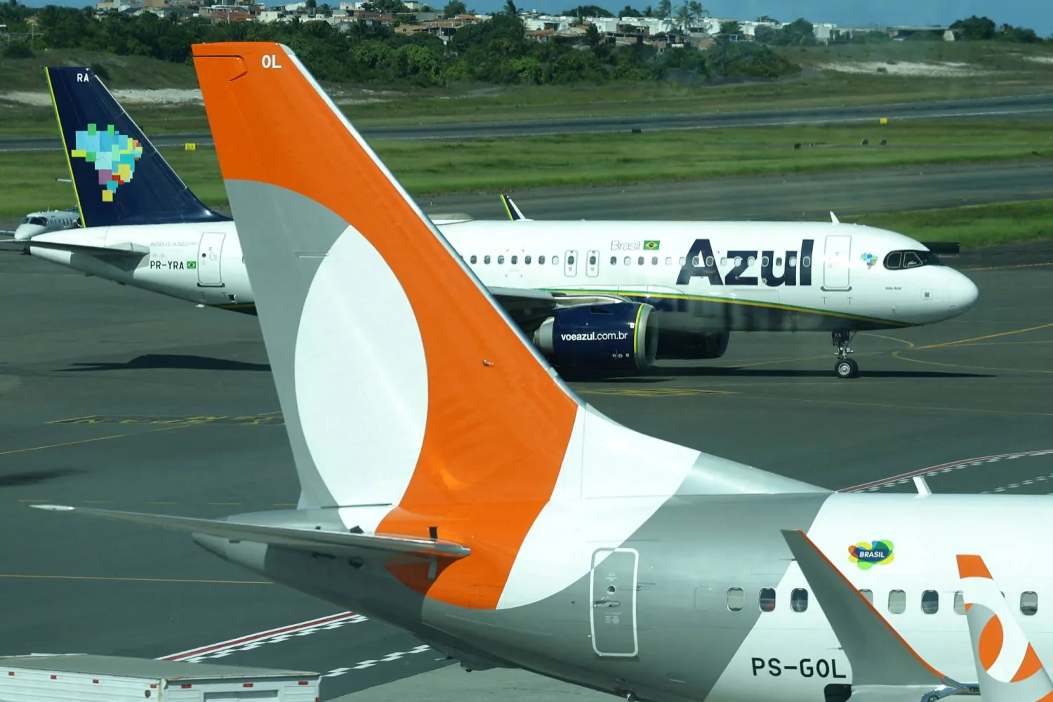 FILE PHOTO: Gol and Azul airlines planes are pictured at Luis Eduardo Magalhaes International Airport in Salvador, Brazil, February 3, 2025. REUTERS/Ueslei Marcelino/File Photo