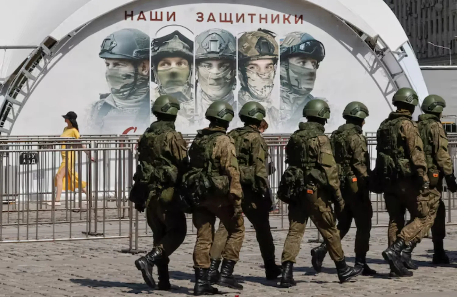 Russian army servicemen walk at an exhibition displaying armoured vehicles and equipment captured by the Russian army from Ukrainian forces in the course of Russia-Ukraine conflict, at Victory Park open-air museum on Poklonnaya Gora in Moscow, Russia May 31, 2024. REUTERS/Shamil Zhumatov/File Photo 