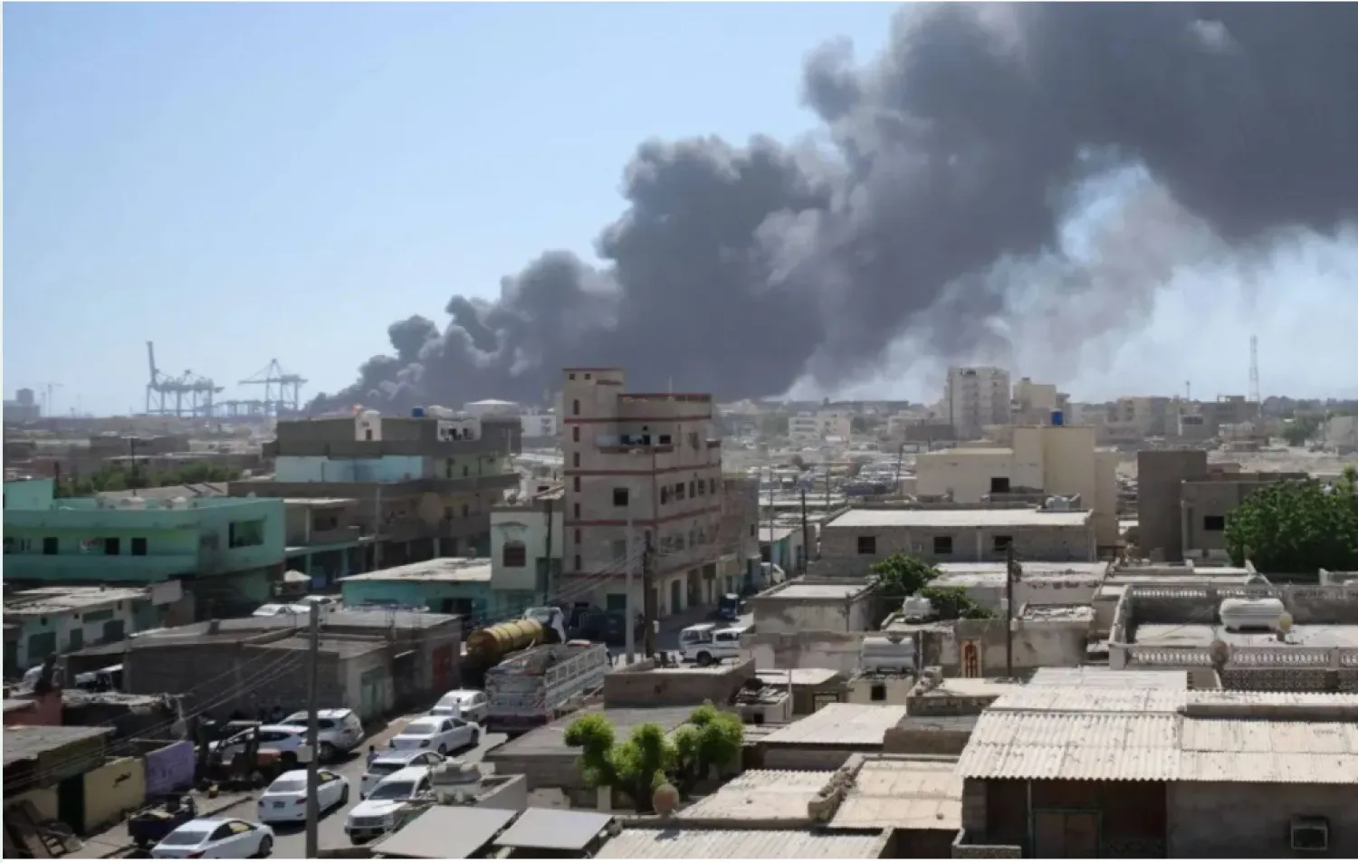 سحب الدخان في أفق الخرطوم نتيجة المعارك بين الجيش و«الدعم السريع» (أرشيفية - متداولة)