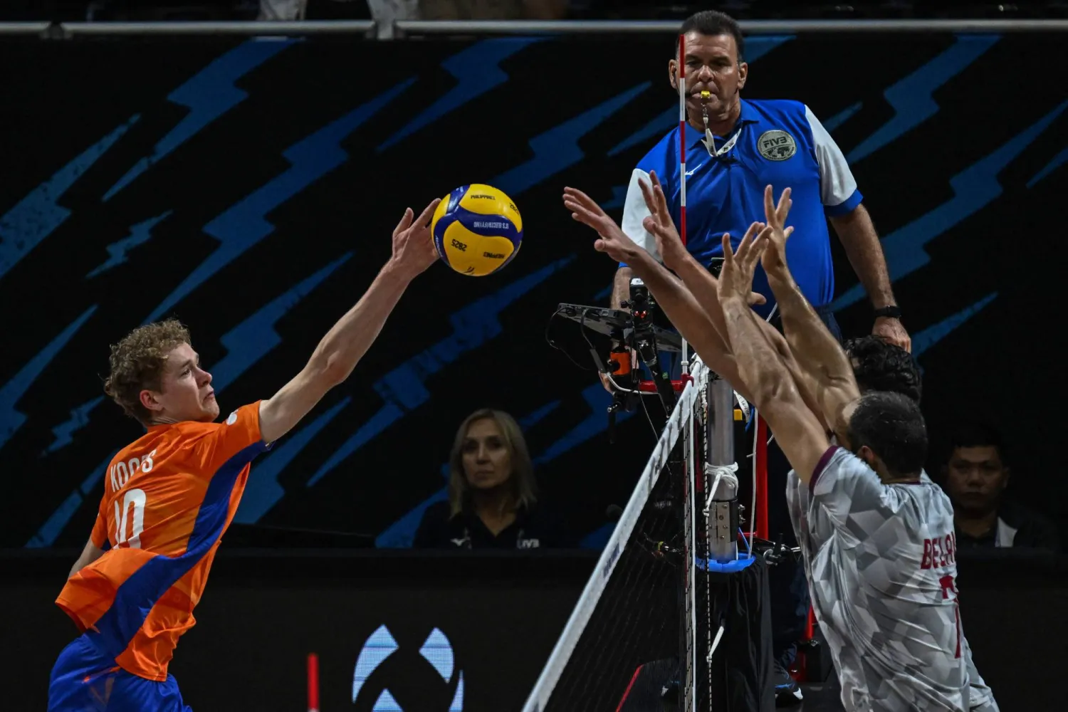 منتخب قطر خسر من هولندا في مونديال الطائرة (أ.ف.ب)