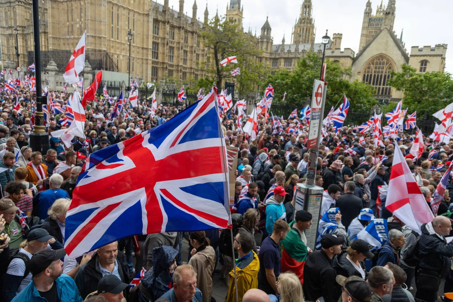  الآلاف يشاركون في مسيرة بلندن (إ.ب.أ)