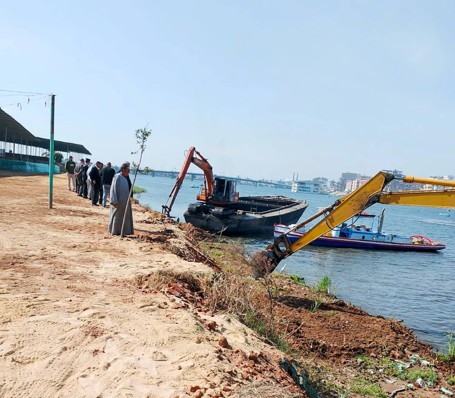 إحدى حملات إزالة التعديات على نهر النيل في مصر (وزارة الري المصرية)