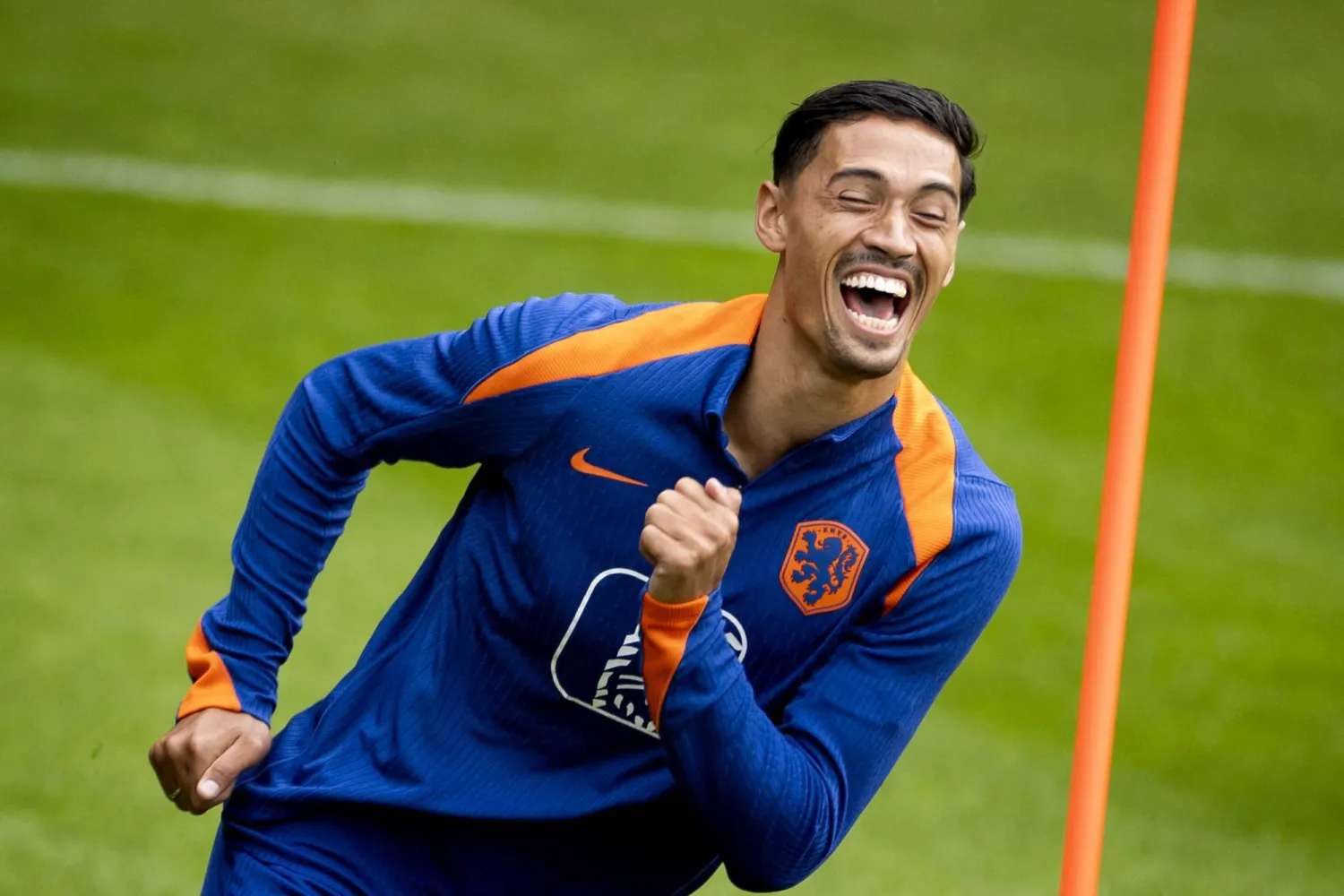 تيغاني رايندرز نجم هولندا ومان سيتي (أ.ف.ب)